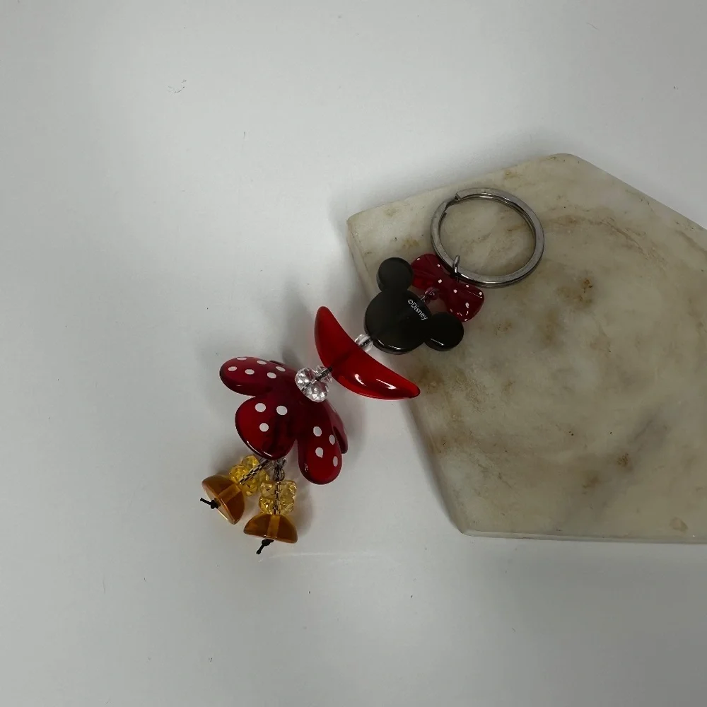 Vintage Disney Minnie Mouse keychain w/beaaded design silver tone keyring